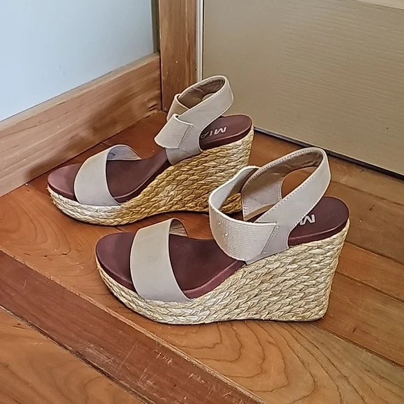 MIA size 10 heeled sandals - Picture 2 of 6